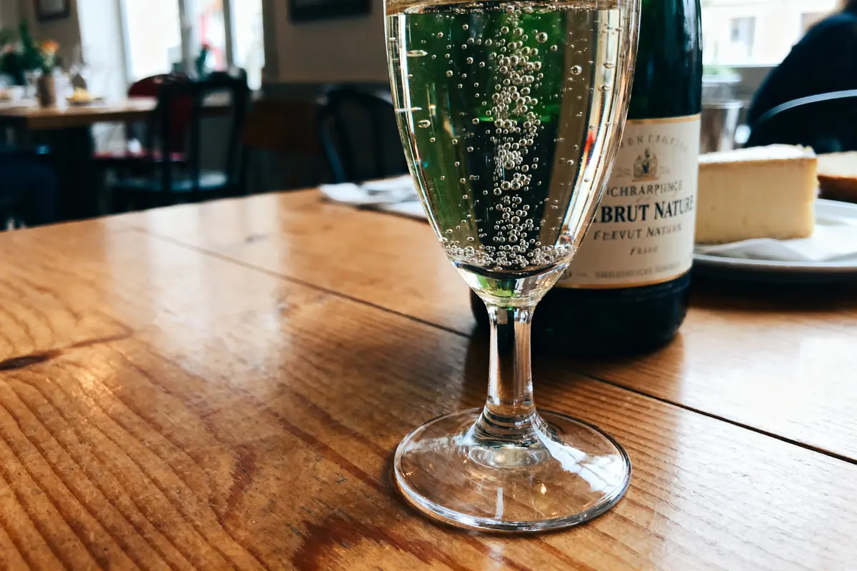 Calories dans le Champagne : Quelle coupe fait prendre du poids ?